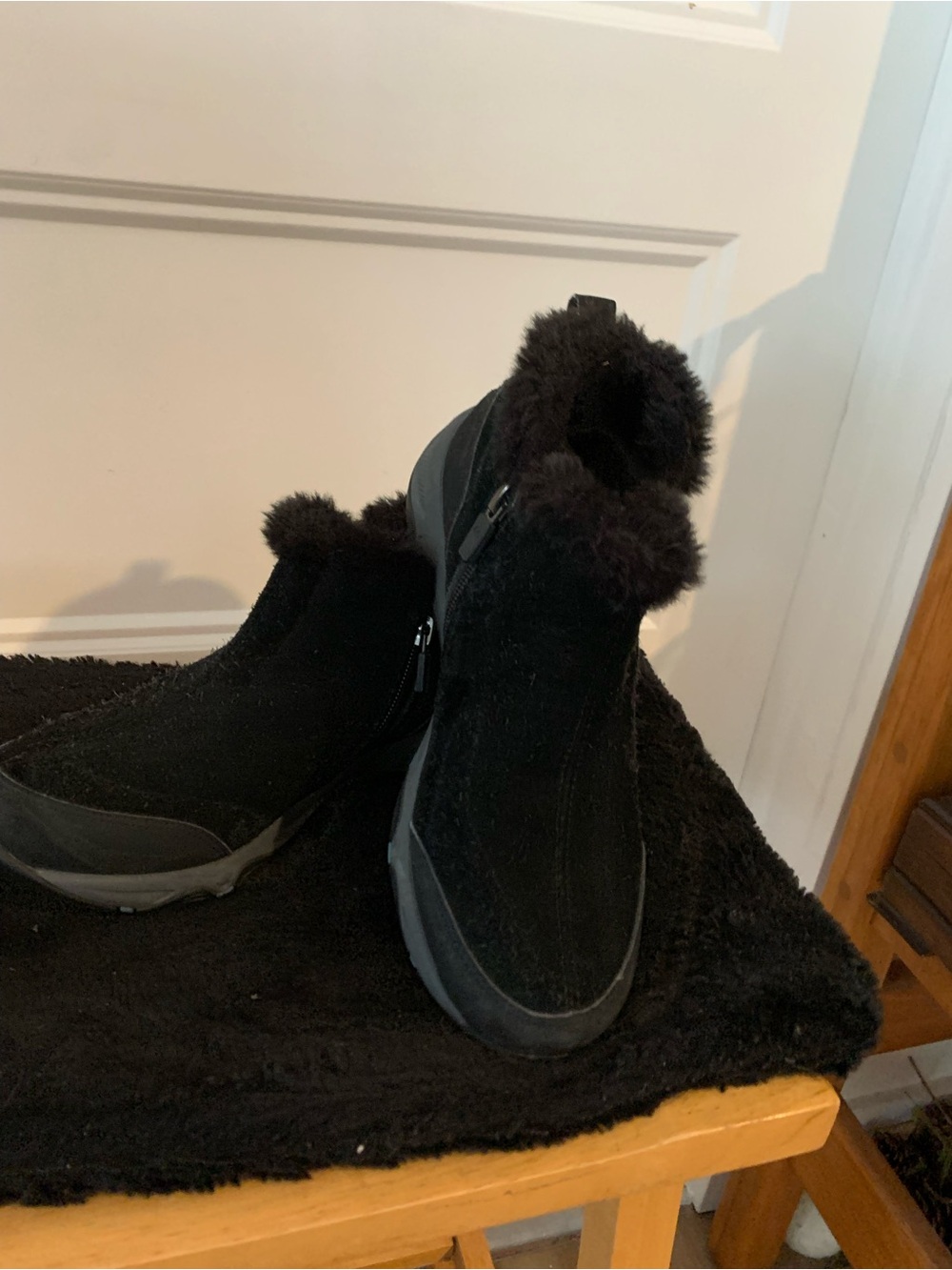 Easy Spirit / Esprisco Women's Black Shearling-Lined Winter Ankle Boots size 7